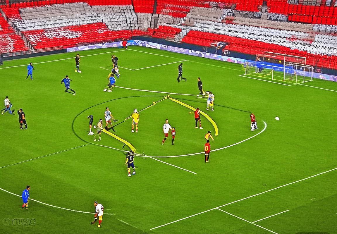 欧冠巅峰对决：巴伦西亚vs埃菲斯，战术对决与核心球员解析(图3)